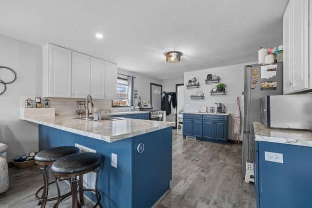 820 NE 9th Ave, Minot, ND 58703