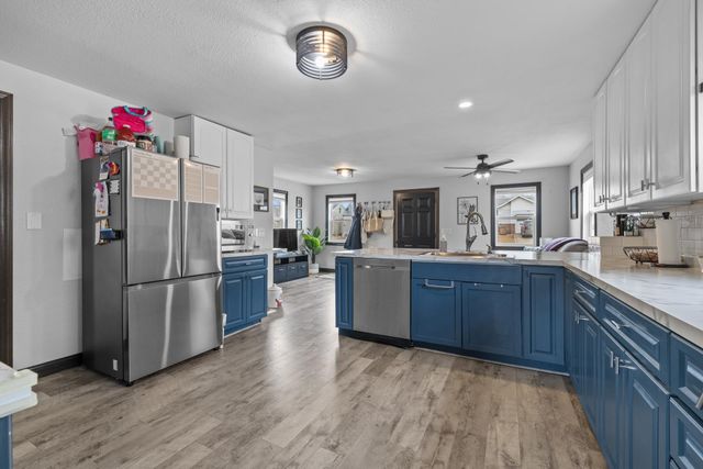 820 NE 9th Ave, Minot, ND 58703