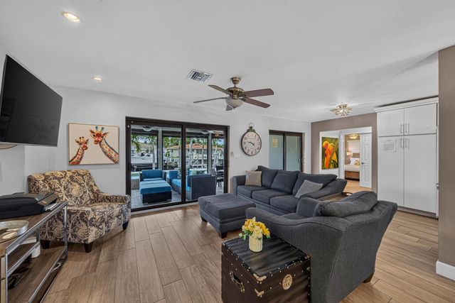 2542 SE 10th Street, Pompano Beach, FL 33062