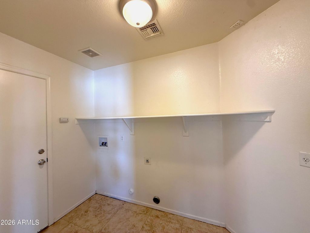 Image 13 of property listing at 13349 W CANYON CREEK Drive, Surprise, AZ 85374