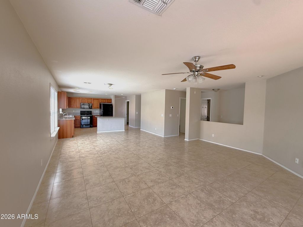 Image 4 of property listing at 13349 W CANYON CREEK Drive, Surprise, AZ 85374