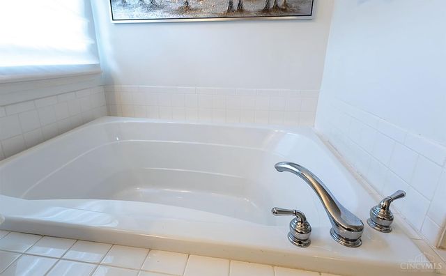 690 Kensington Court, Hamilton Twp, OH 45039