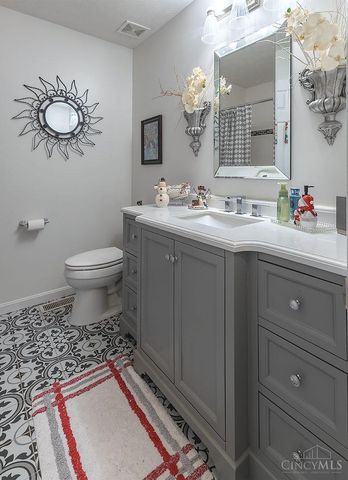 690 Kensington Court, Hamilton Twp, OH 45039