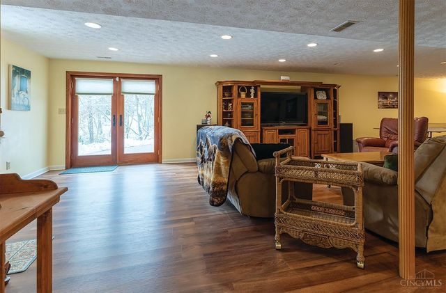 690 Kensington Court, Hamilton Twp, OH 45039