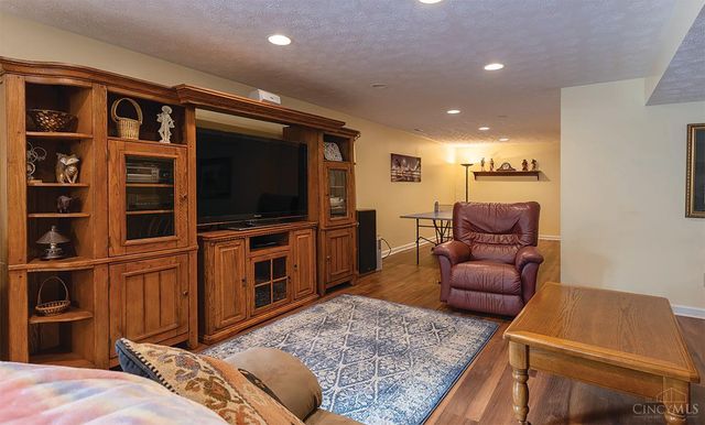 690 Kensington Court, Hamilton Twp, OH 45039