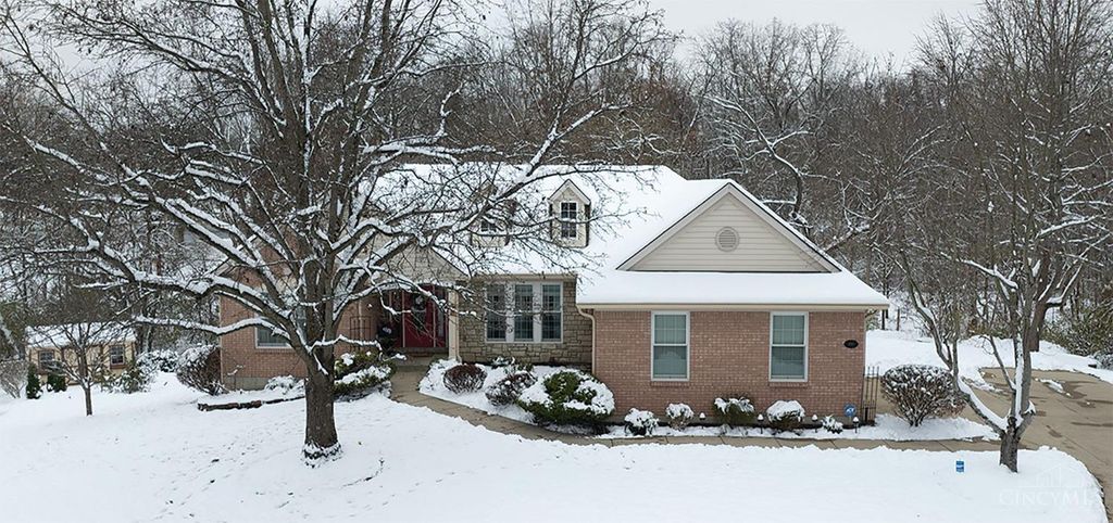 690 Kensington Court, Hamilton Twp, OH 45039