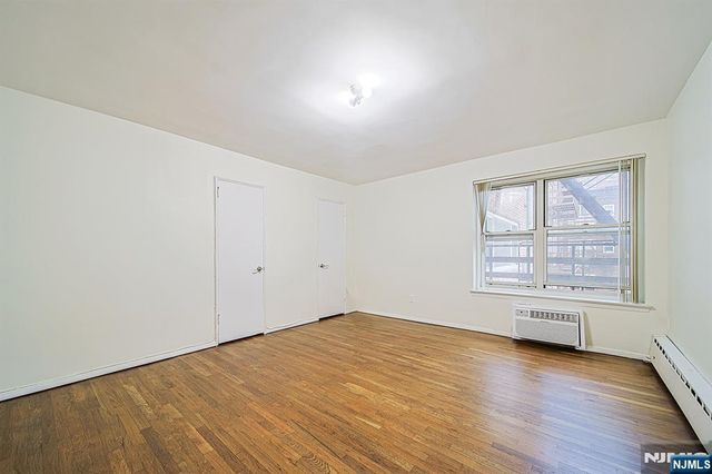 1575 Center Avenue 3F, Fort Lee, NJ 07024