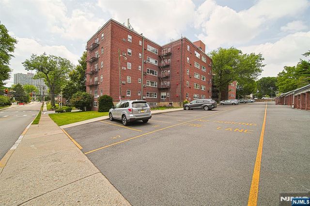 1575 Center Avenue 3F, Fort Lee, NJ 07024