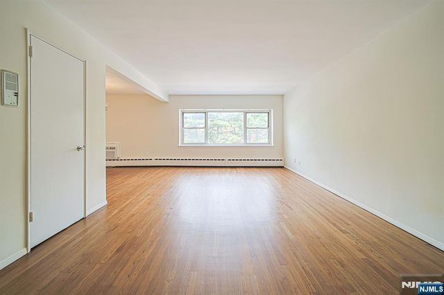 1575 Center Avenue 3F, Fort Lee, NJ 07024