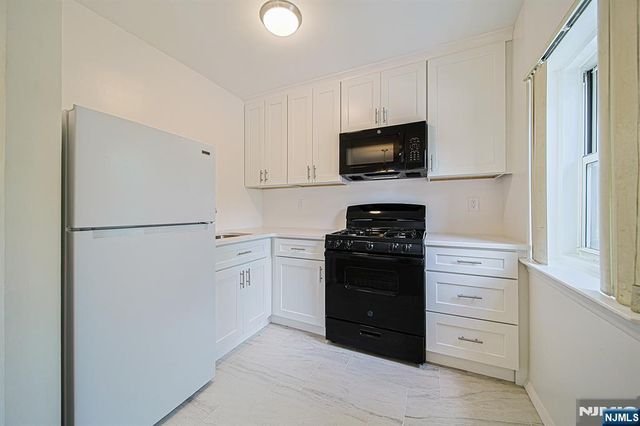1575 Center Avenue 3F, Fort Lee, NJ 07024