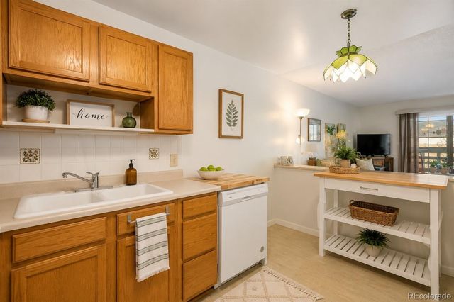 9335 E Center Avenue 2B, Denver, CO 80247