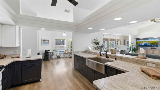 1810 W Pine Ridge Boulevard, Beverly Hills, FL 34465