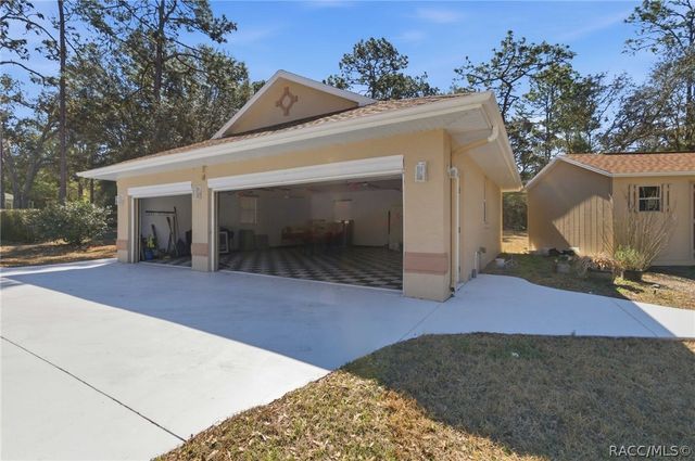 1810 W Pine Ridge Boulevard, Beverly Hills, FL 34465