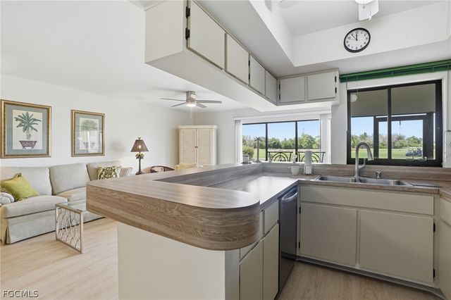 5585 Trailwinds DR 314, Fort Myers, FL 33907