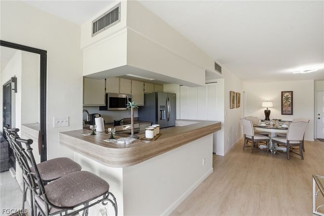 5585 Trailwinds DR 314, Fort Myers, FL 33907