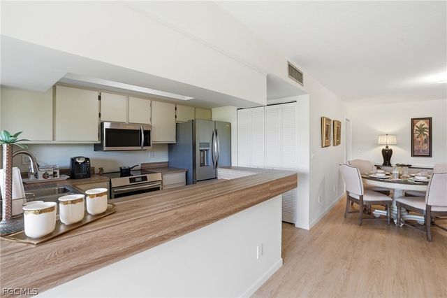 5585 Trailwinds DR 314, Fort Myers, FL 33907