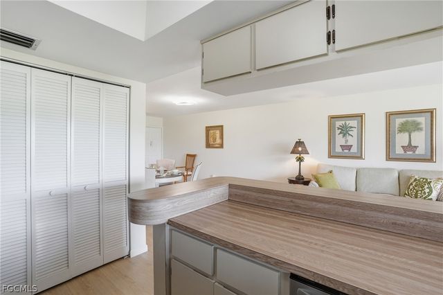 5585 Trailwinds DR 314, Fort Myers, FL 33907