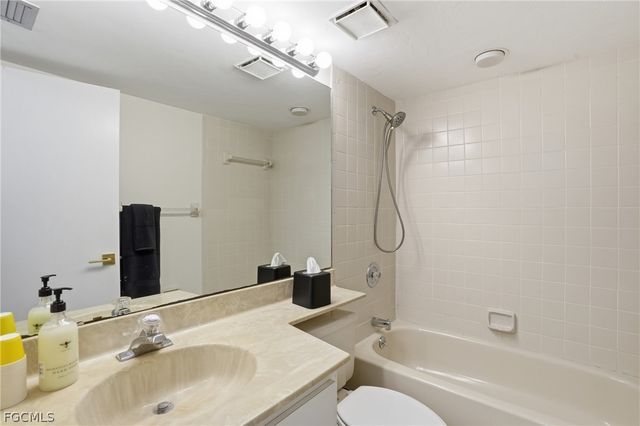 5585 Trailwinds DR 314, Fort Myers, FL 33907