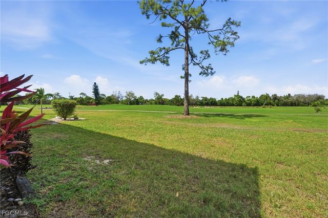 5585 Trailwinds DR 314, Fort Myers, FL 33907