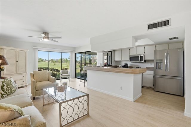 5585 Trailwinds DR 314, Fort Myers, FL 33907