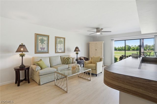 5585 Trailwinds DR 314, Fort Myers, FL 33907