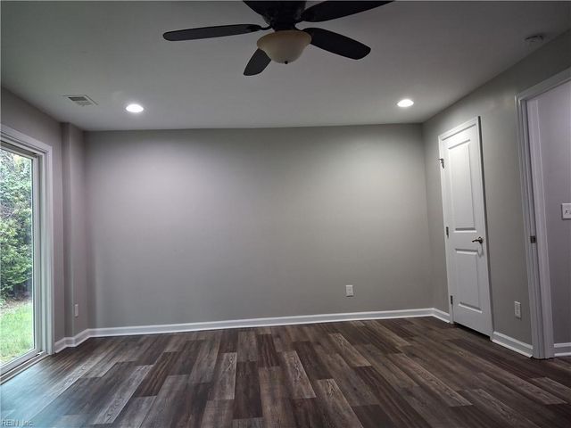 4301 Salt Marsh LN, Chesapeake, VA 23324