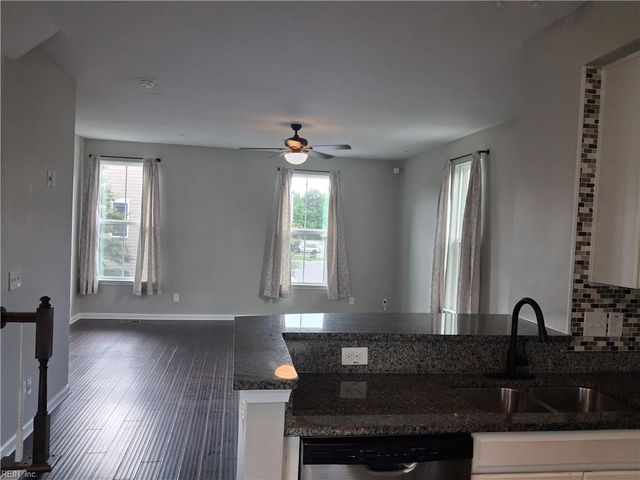 4301 Salt Marsh LN, Chesapeake, VA 23324