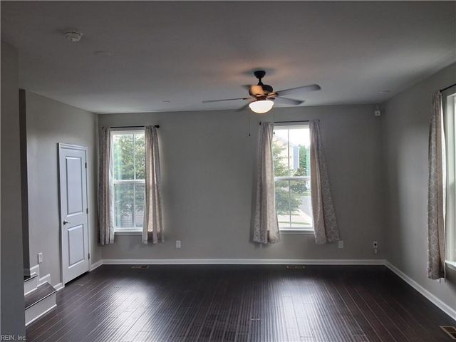 4301 Salt Marsh LN, Chesapeake, VA 23324