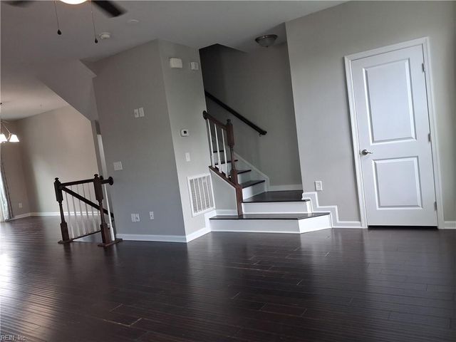 4301 Salt Marsh LN, Chesapeake, VA 23324