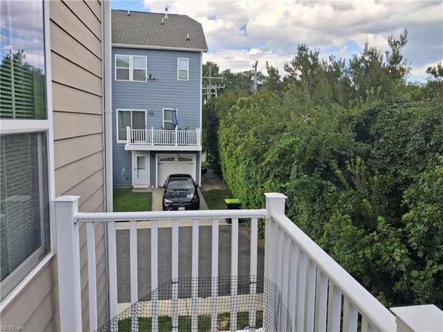 4301 Salt Marsh LN, Chesapeake, VA 23324