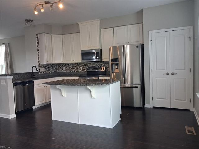 4301 Salt Marsh LN, Chesapeake, VA 23324