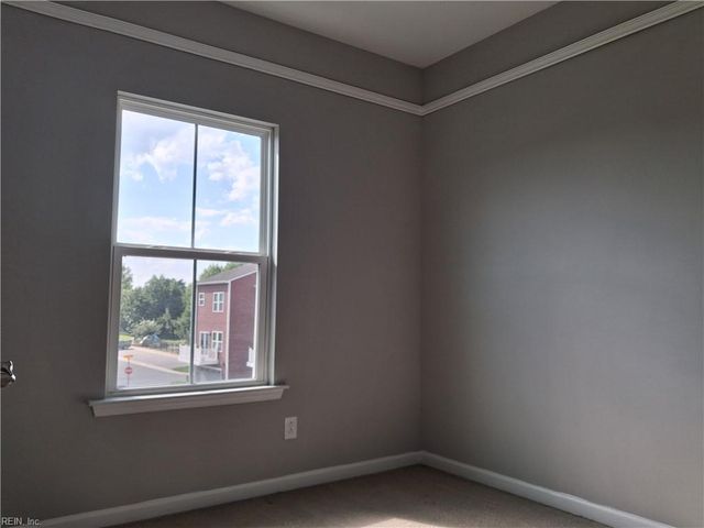 4301 Salt Marsh LN, Chesapeake, VA 23324