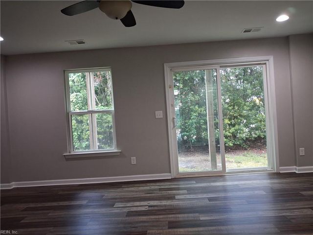 4301 Salt Marsh LN, Chesapeake, VA 23324