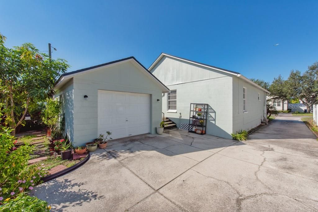 Image 23 of property listing at 7516 S MASCOTTE STREET, Tampa, FL 33616