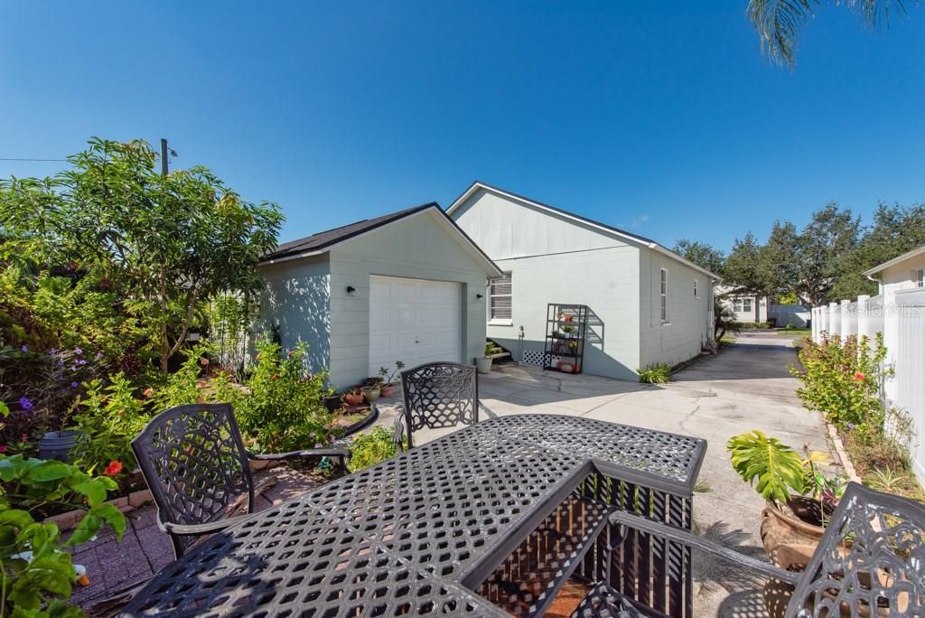 Image 24 of property listing at 7516 S MASCOTTE STREET, Tampa, FL 33616