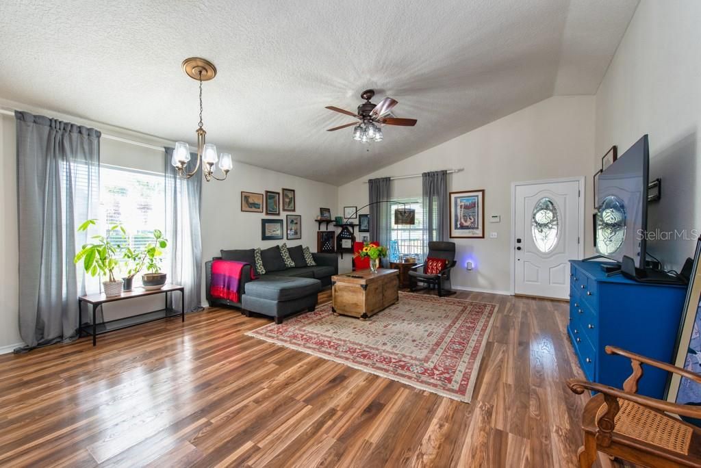 Image 5 of property listing at 7516 S MASCOTTE STREET, Tampa, FL 33616