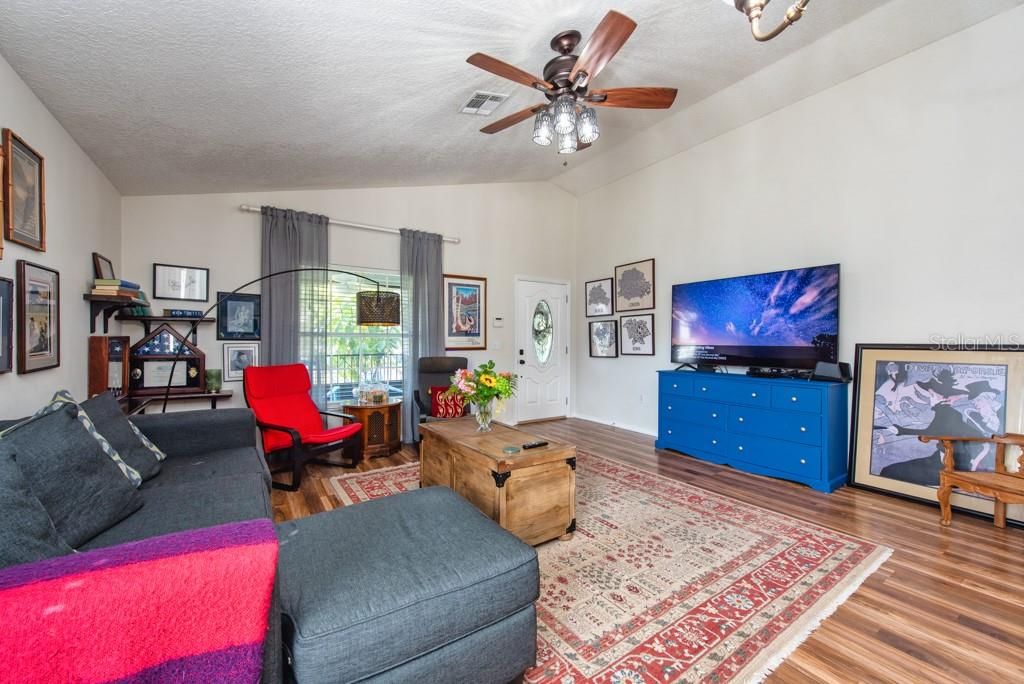 Image 6 of property listing at 7516 S MASCOTTE STREET, Tampa, FL 33616