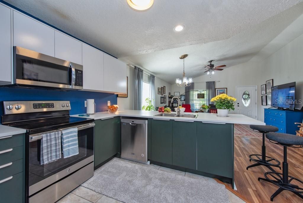 Image 10 of property listing at 7516 S MASCOTTE STREET, Tampa, FL 33616