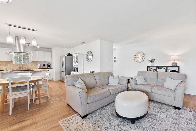 4855 Edgewood Ct, Oakley, CA 94561