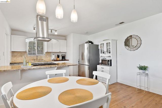 4855 Edgewood Ct, Oakley, CA 94561