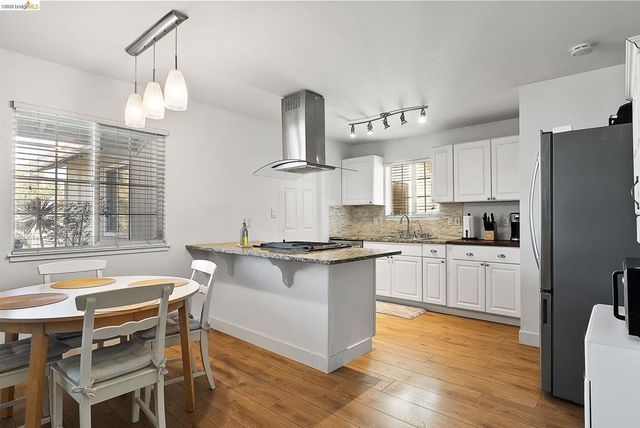 4855 Edgewood Ct, Oakley, CA 94561