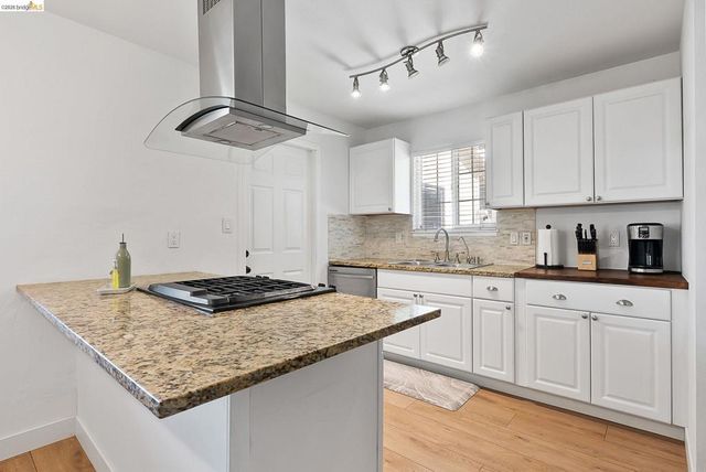 4855 Edgewood Ct, Oakley, CA 94561