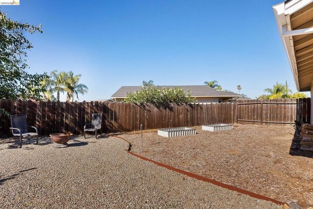 4855 Edgewood Ct, Oakley, CA 94561