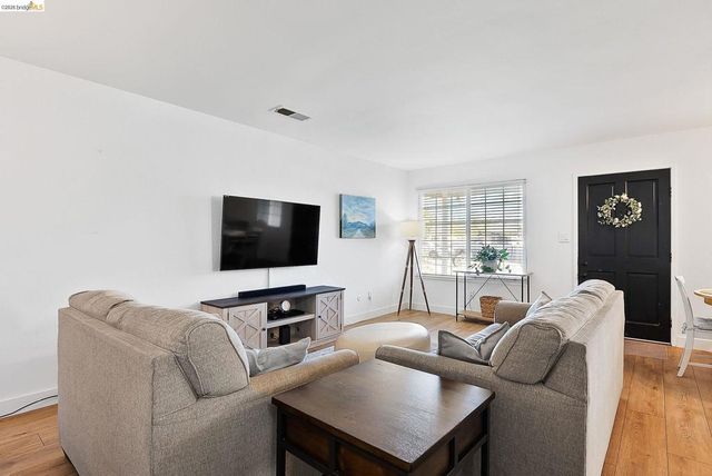 4855 Edgewood Ct, Oakley, CA 94561