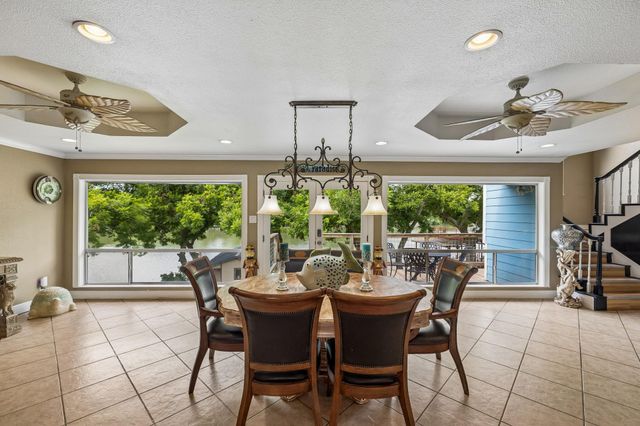 160 Lakeside DR, Seguin, TX 78155
