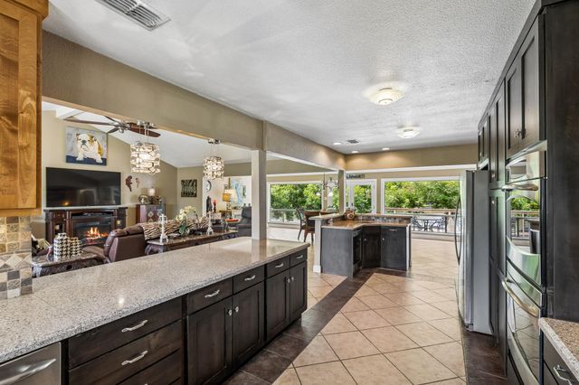 160 Lakeside DR, Seguin, TX 78155