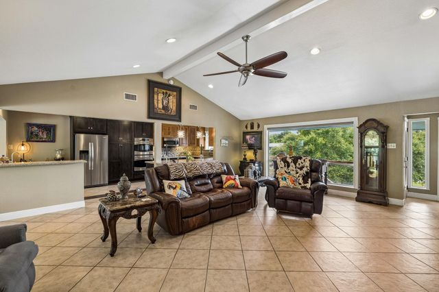 160 Lakeside DR, Seguin, TX 78155