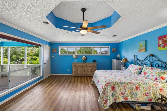 160 Lakeside DR, Seguin, TX 78155