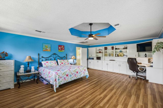 160 Lakeside DR, Seguin, TX 78155