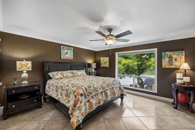 160 Lakeside DR, Seguin, TX 78155